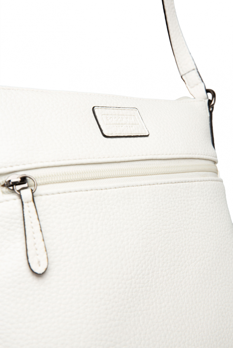 Umhängetasche aus Lederimitat mit Logo-Anhänger