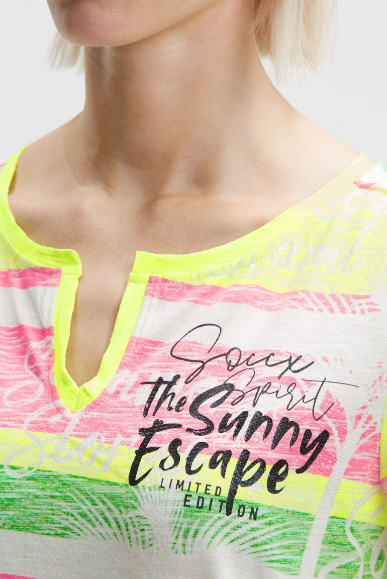 V-Shirt mit All-Over-Streifen- und Logo-Prints