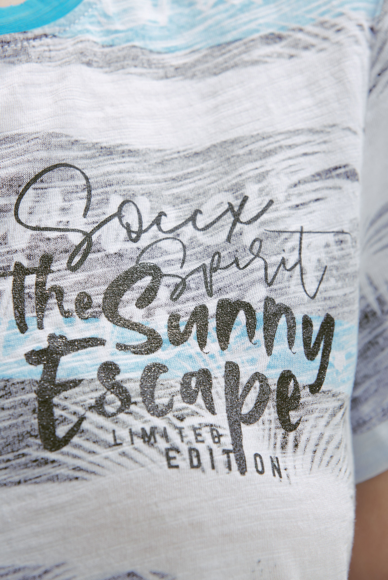 V-Shirt mit All-Over-Streifen- und Logo-Prints