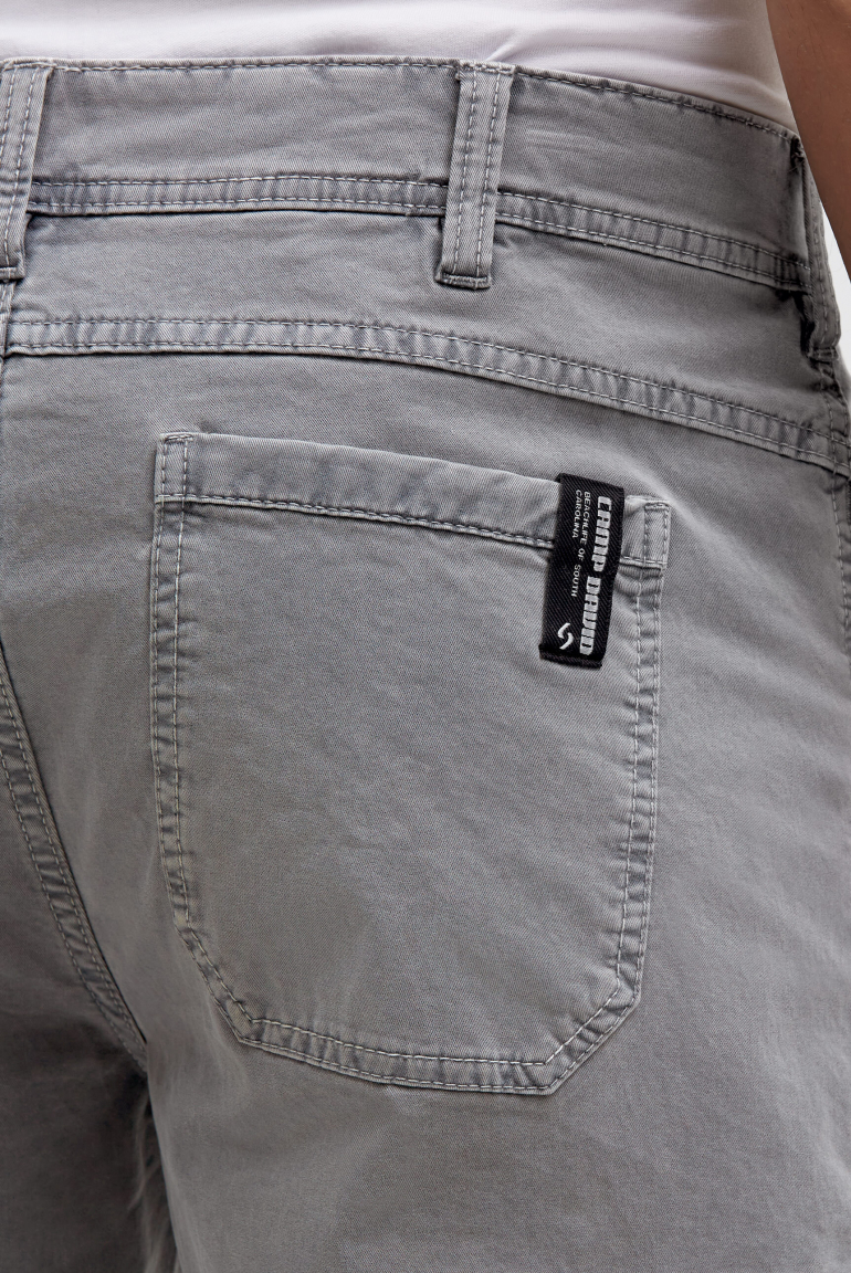 Cargo Shorts mit 3D-Logo-Stickerei