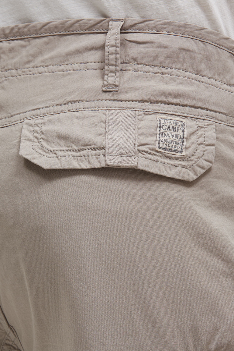 Cargoshorts mit Klappentaschen und Tapes