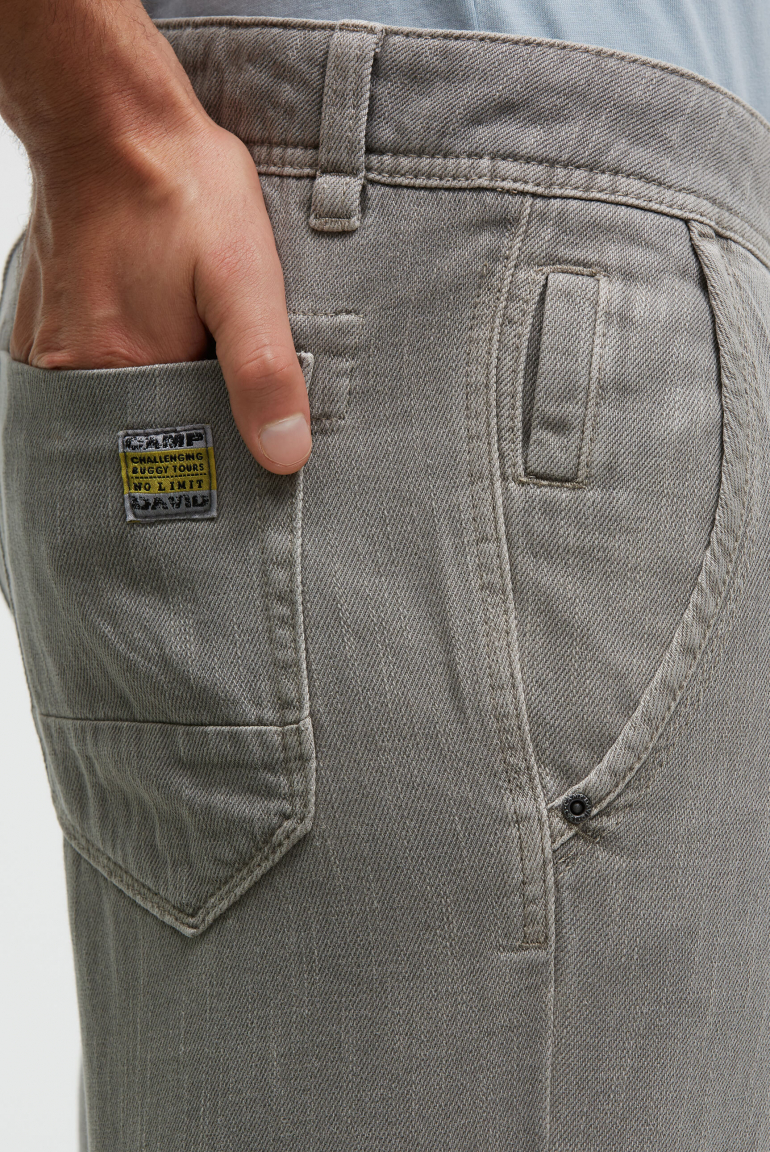 Chino Shorts mit Used-Waschung