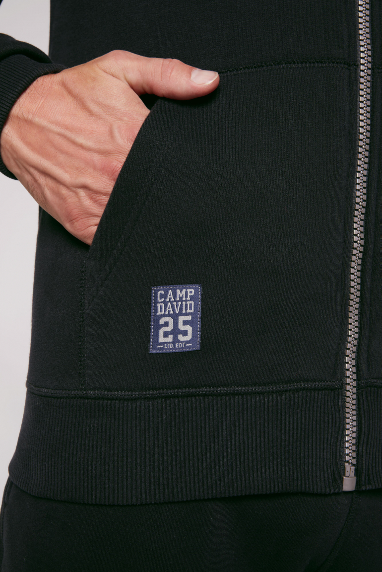 Kapuzensweatjacke mit Retro-Artwork