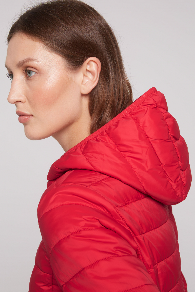 Leichte Steppjacke mit Kapuze