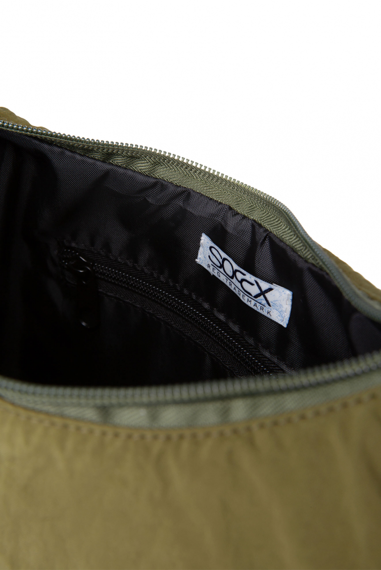 Leichte, wattierte  Schultertasche