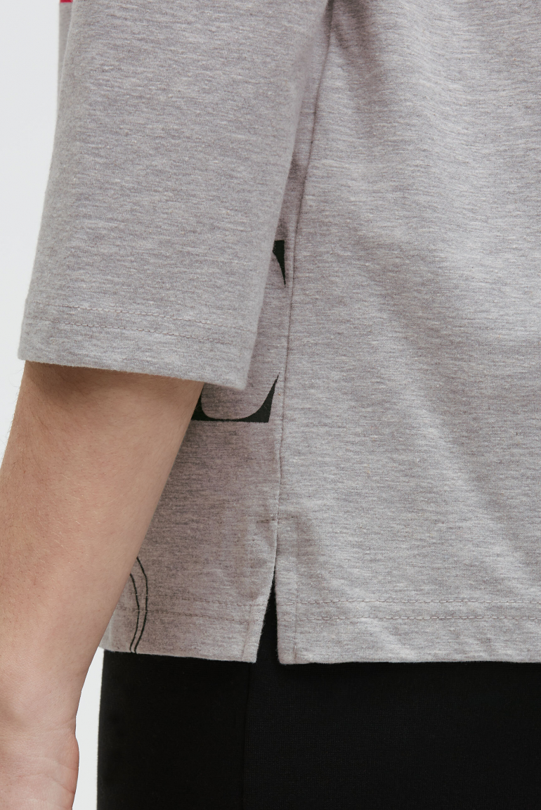 Shirt mit verkürzten Ärmeln und Artwork