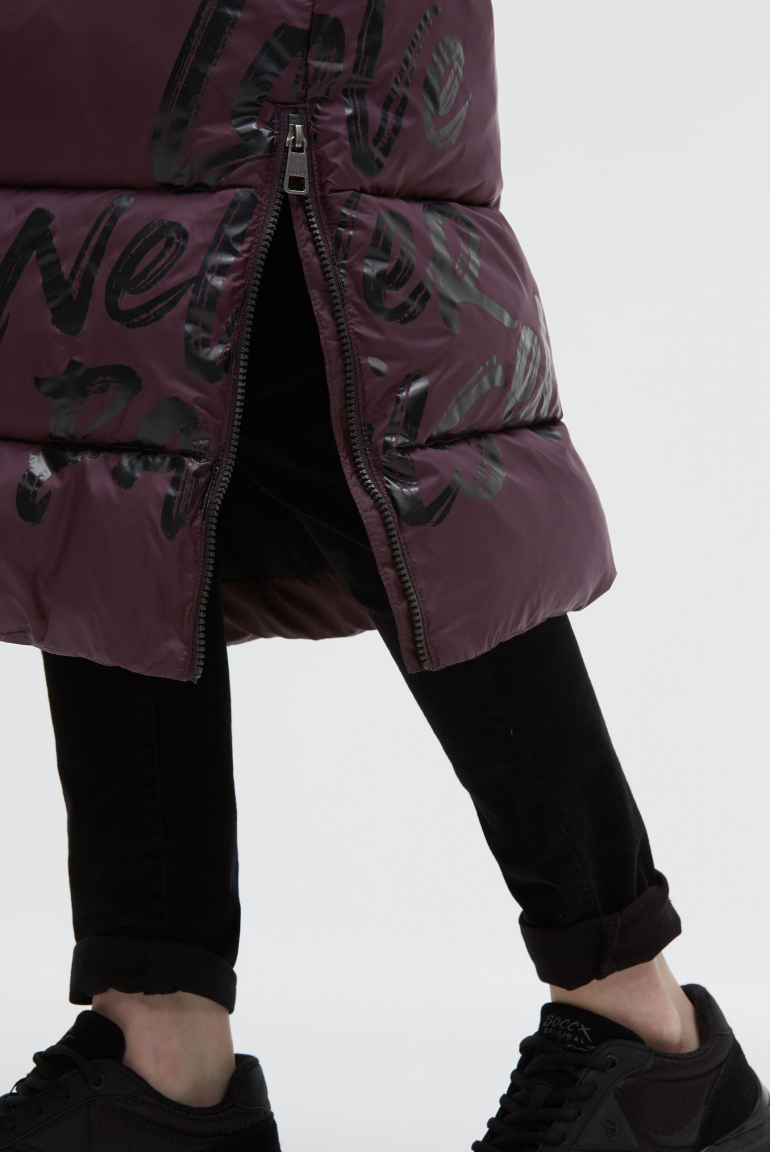 Steppmantel mit Kapuze und Logo Prints