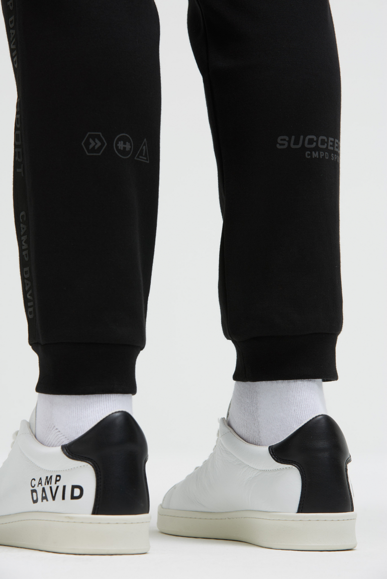 Trainingshose aus Interlock mit Seitentapes