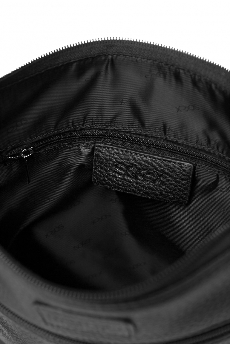 Umhängetasche aus Lederimitat mit Logo-Anhänger