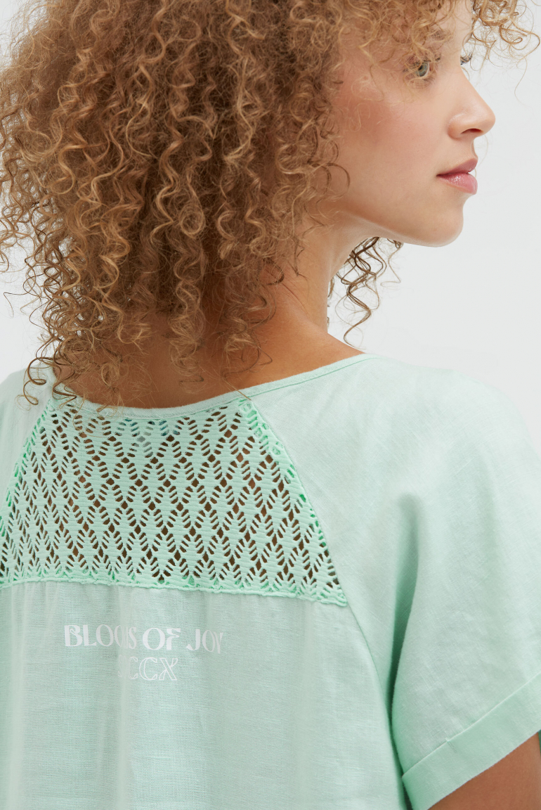 Ballonkleid aus Leinen mit Ajour-Details